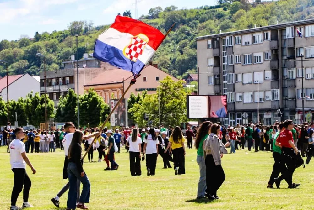 Veličanstveni prizori iz srca Zlatne doline: Više od 15 tisuća mladih slavilo Boga na Trgu u Požegi