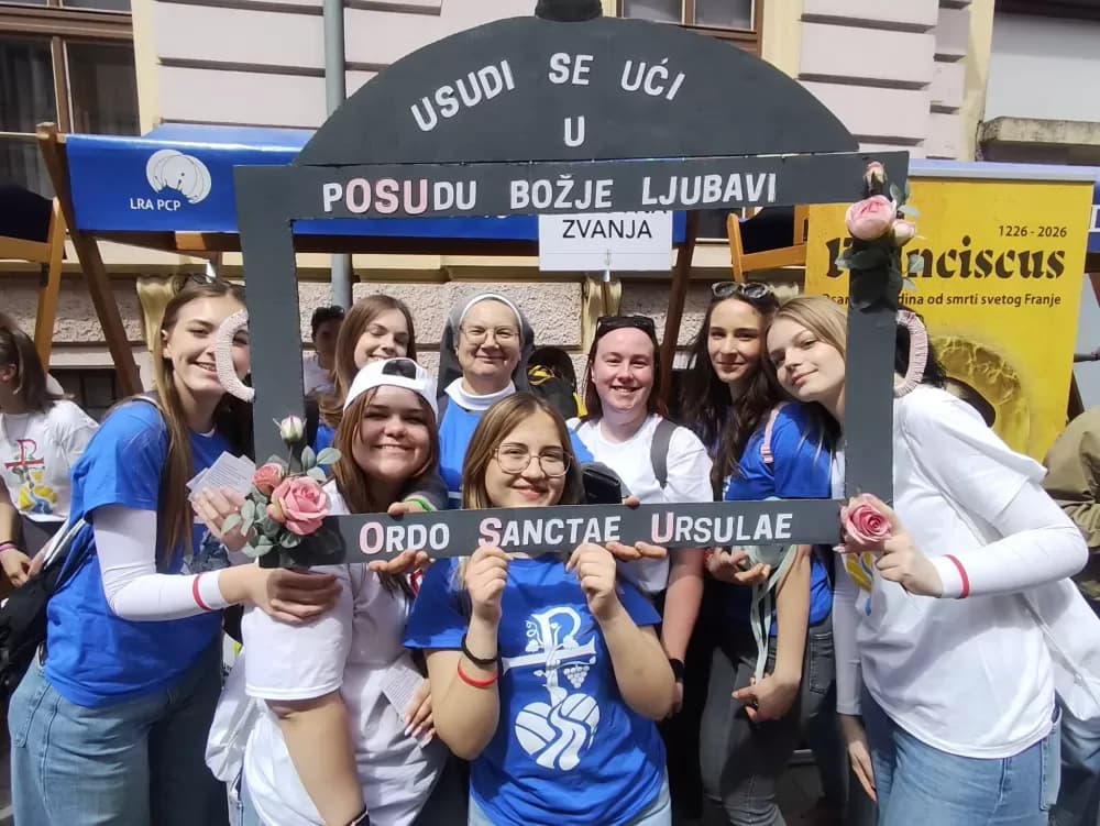 Veličanstveni prizori iz srca Zlatne doline: Više od 15 tisuća mladih slavilo Boga na Trgu u Požegi
