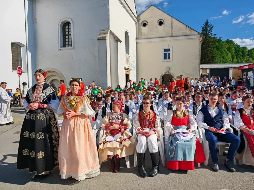Veličanstveni prizori iz srca Zlatne doline: Više od 15 tisuća mladih slavilo Boga na Trgu u Požegi