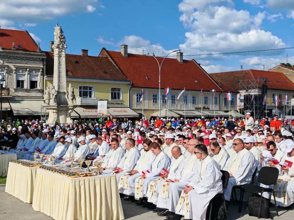 Veličanstveni prizori iz srca Zlatne doline: Više od 15 tisuća mladih slavilo Boga na Trgu u Požegi