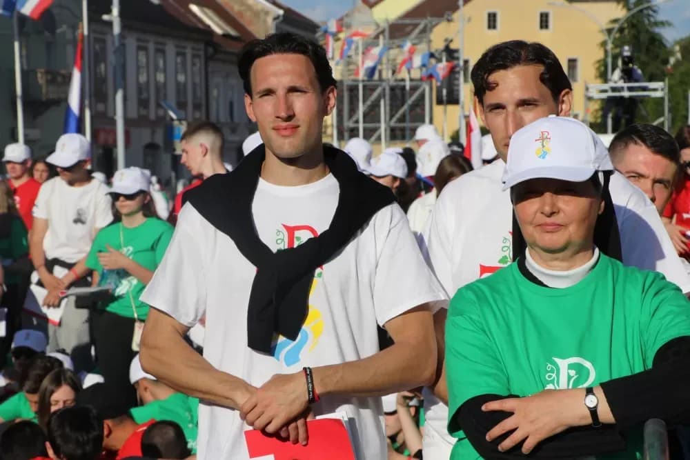 Veličanstveni prizori iz srca Zlatne doline: Više od 15 tisuća mladih slavilo Boga na Trgu u Požegi