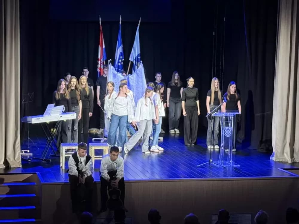 Bijele ruže za djecu kojoj je rat prekinuo djetinjstvo