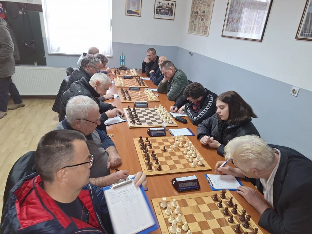 Šahovski klub Đuro Đaković 2 i dalje drži vodstvo nakon 4 kola