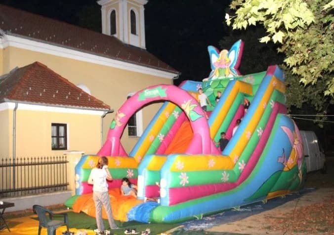 (FOTOGALERIJA) „GASTRO VEČERI“ U BATRINI: Bogat izbor gastronomskih delicija, dobra glazba i zabava do ranih jutarnjih sati