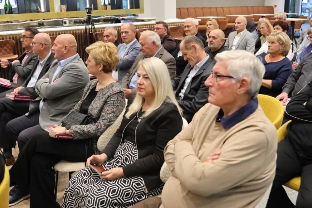 Predstavljena monografija ʼVisoka vinska akademija Slavonski Brodʼ