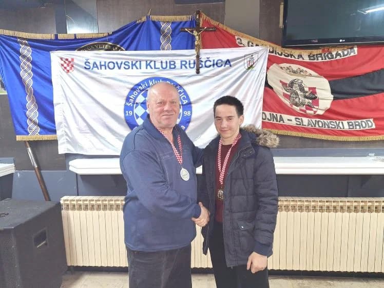 NOVOGODIŠNJI ŠAHOVSKI TURNIR U SLAVONSKOM BRODU: Nadmoćni pobjednik Stjepan Damjanović iz Šahovskog kluba „Vina Markota“