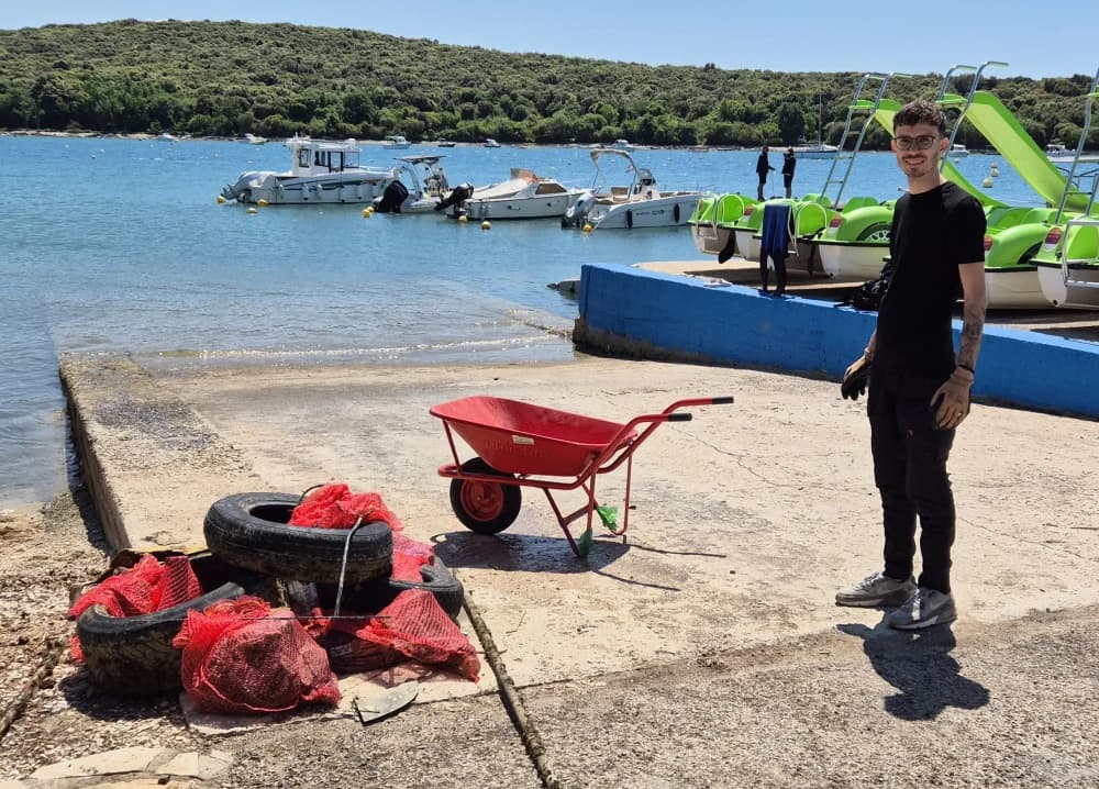 Ronioci KPA Marsonia iz Slavonskog Broda organizirali eko akciju čišćenja podmorja u Rovinju