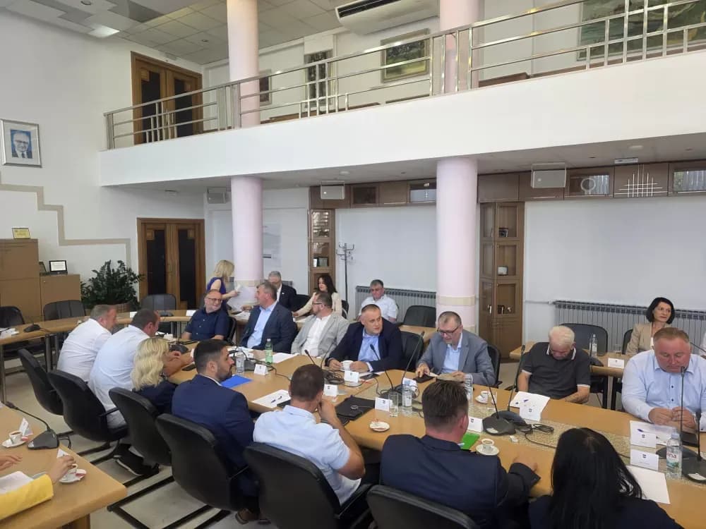 KONSTITUIRANA ŽUPANIJSKA SKUPŠTINA BPŽ U NOVOM SAZIVU: Novi stari predsjednik Pero Ćosić