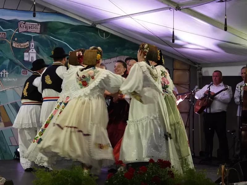 Snaše spretnim nogama gazile grožđe: Manifestacija koja gotovo četiri desetljeća uspješno spaja kulturu, tradiciju, enologiju i gastronomiju
