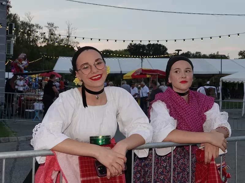 Snaše spretnim nogama gazile grožđe: Manifestacija koja gotovo četiri desetljeća uspješno spaja kulturu, tradiciju, enologiju i gastronomiju